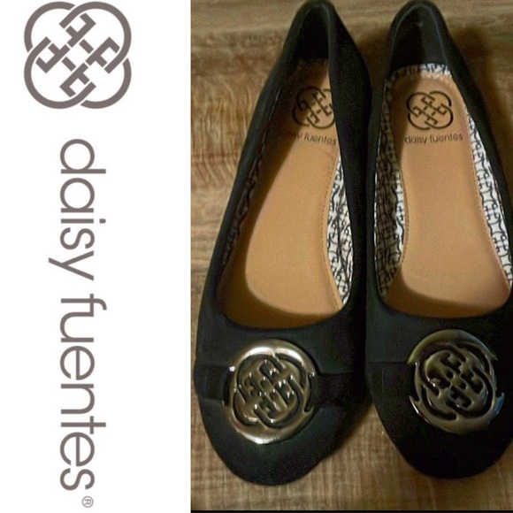 Daisy Fuentes Flats 🥿🥿 - Picture 3 of 11